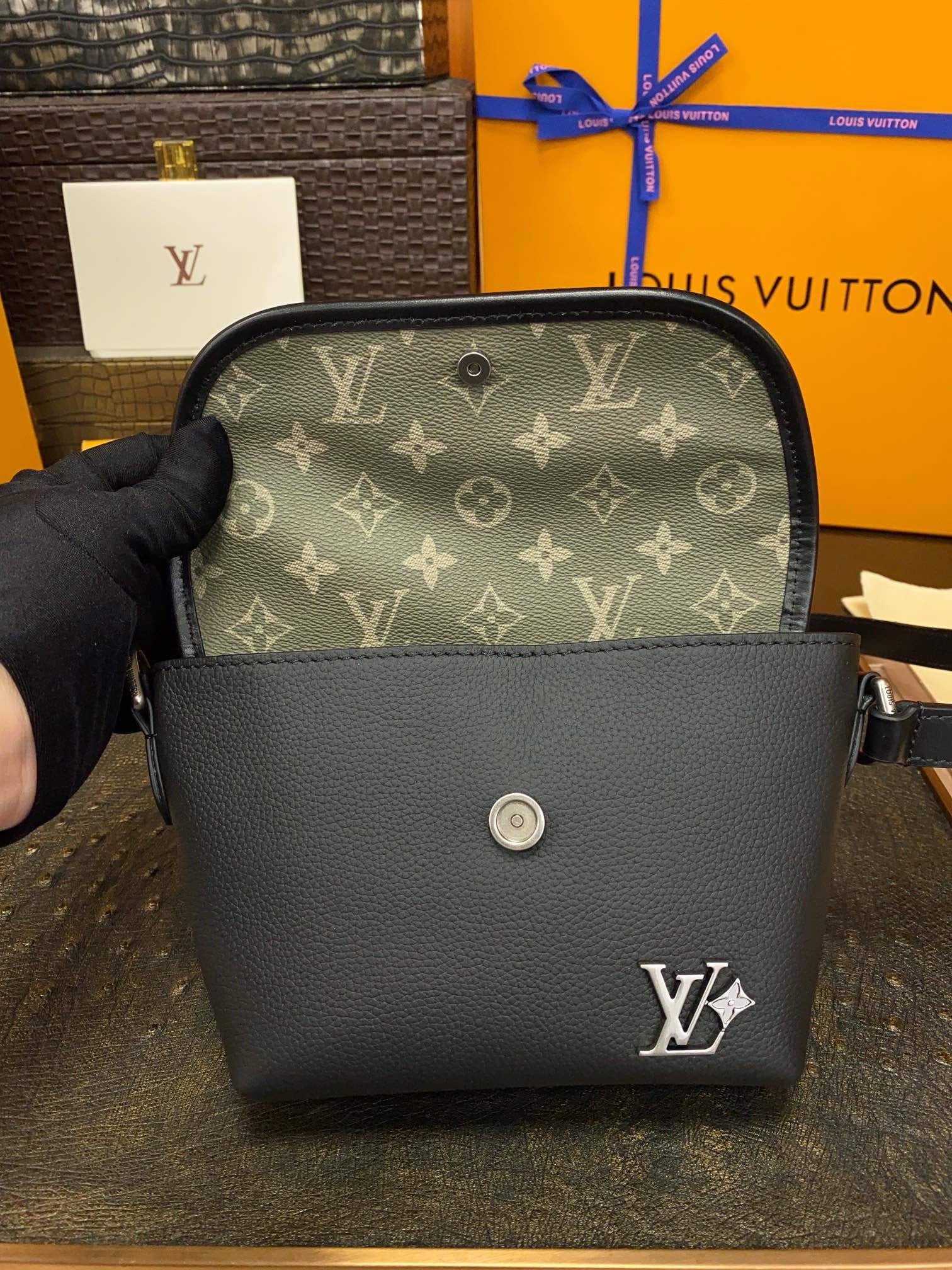 LV男包邮差包系列Pulse 迷你手袋| Jack store